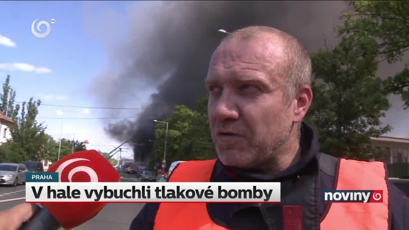 V hale vybuchli tlakové bomby