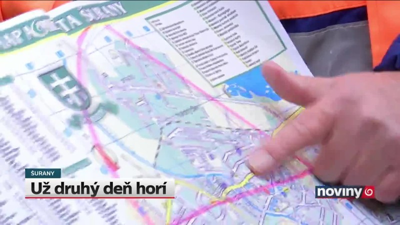 Už druhý deň horí