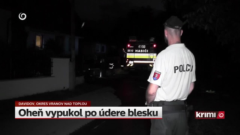 Oheň vypukol po údere blesku