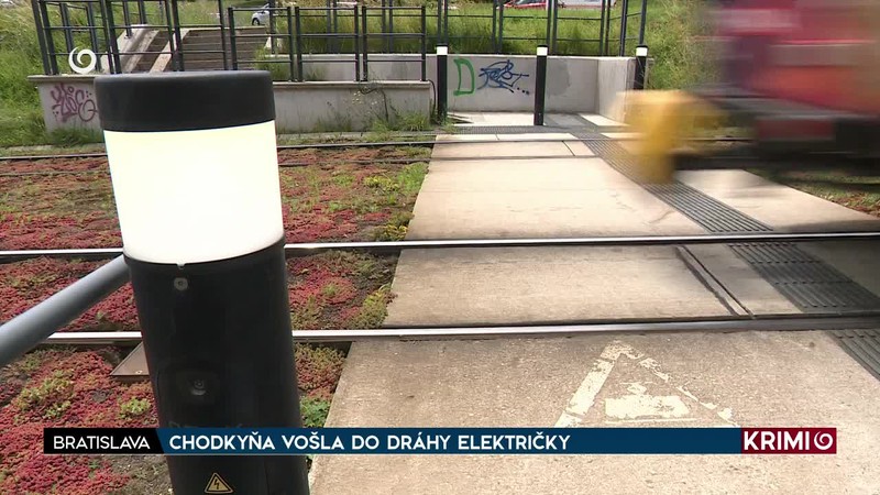 CHODKYŇA VOŠLA DO DRÁHY ELEKTRIČKY