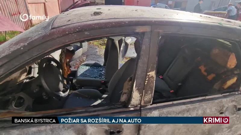 POŽIAR SA ROZŠÍRIL AJ NA AUTO
