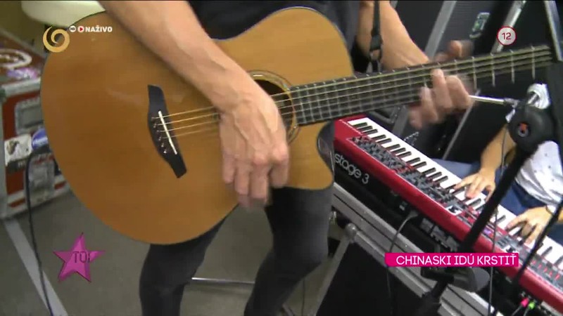 CHINASKI IDÚ KRSTIŤ