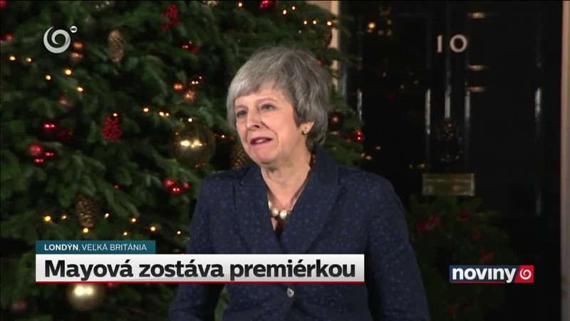 Mayová zostáva premiérkou