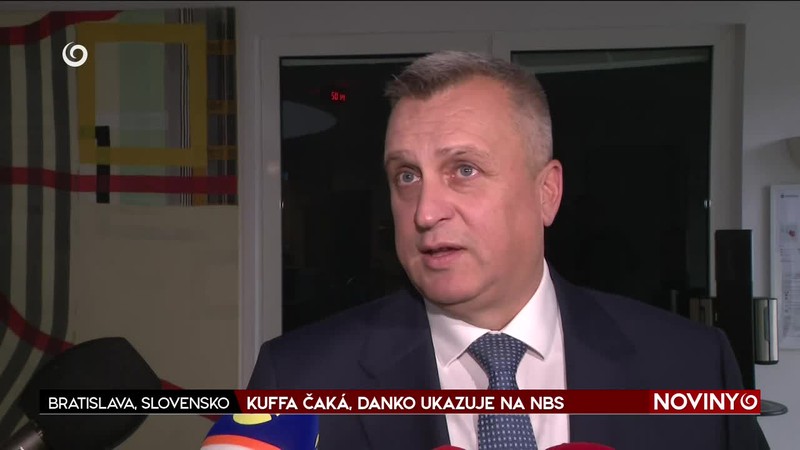 KUFFA ČAKÁ, DANKO UKAZUJE NA NBS
