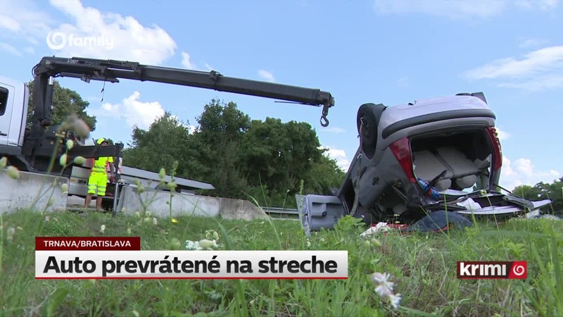 Auto prevrátené na streche