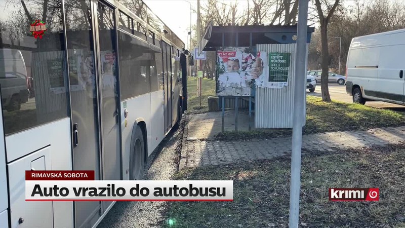 Auto vrazilo do autobusu