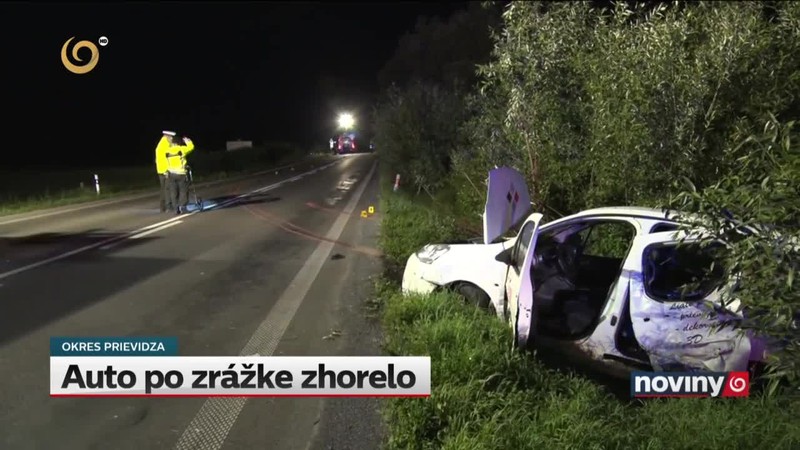 Auto po zrážke zhorelo