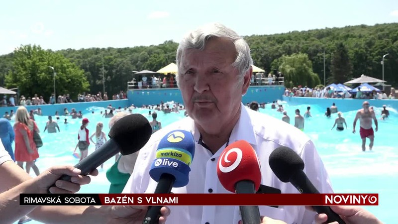 BAZÉN S VLNAMI