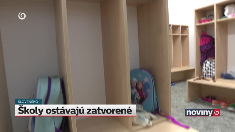 Školy ostávajú zatvorené