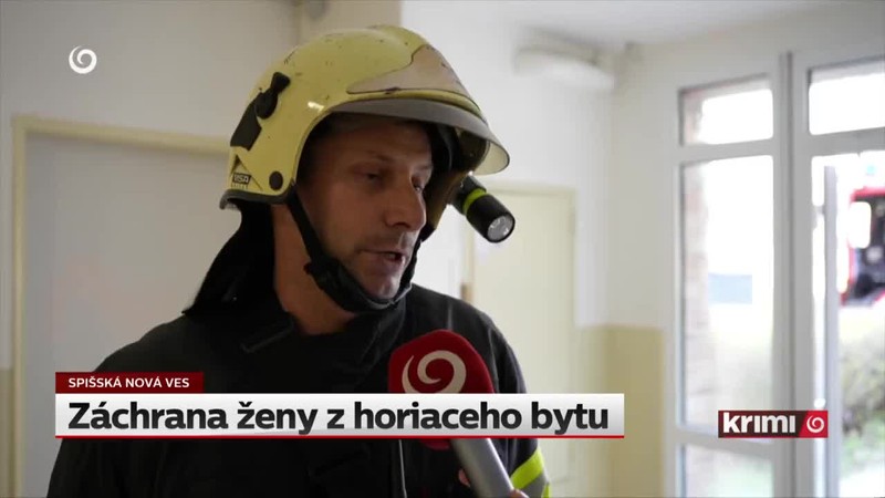 Záchrana ženy z horiaceho bytu