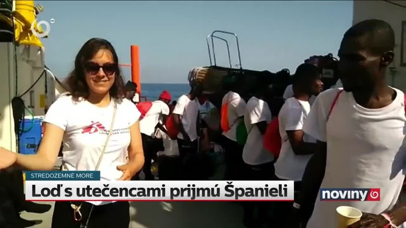 Loď s utečencami prijmú Španieli