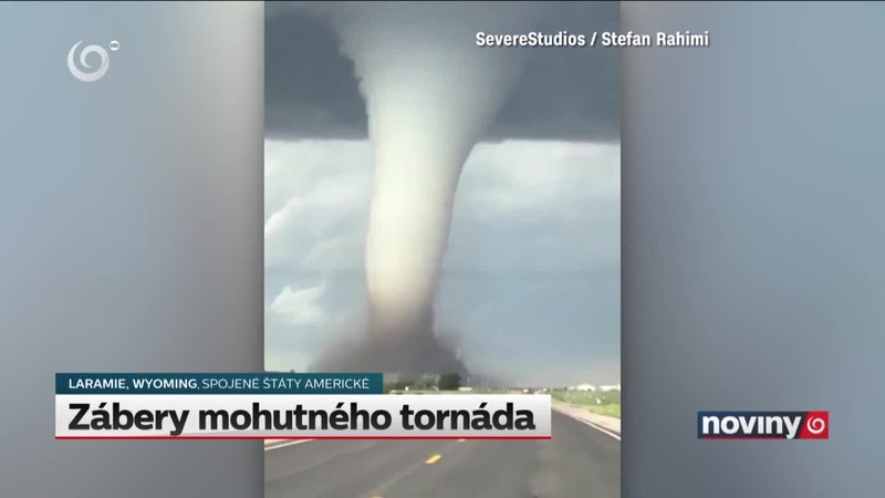 Zábery mohutného tornáda
