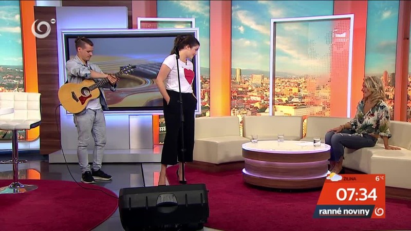 Celeste Buckingham v Ranných Novinách 2