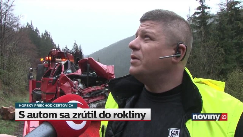 S autom sa zrútil do rokliny