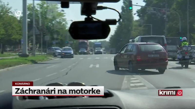 Záchranári na motorke