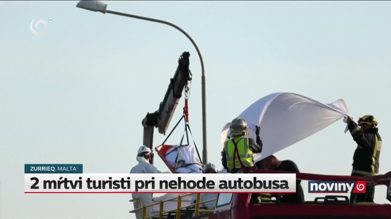 2 mŕtvi turisti pri nehode autobusa