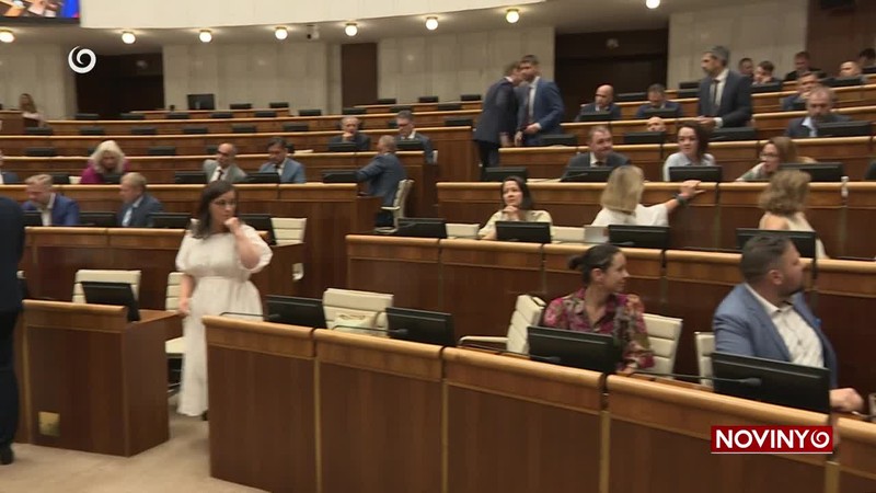 KALMÁROVÁ KONČÍ, NASTÚPI GREGOROVÁ