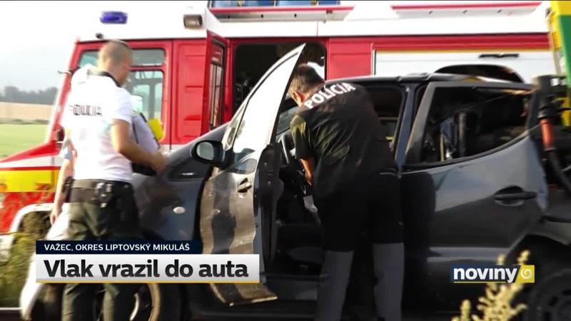 Vlak vrazil do auta