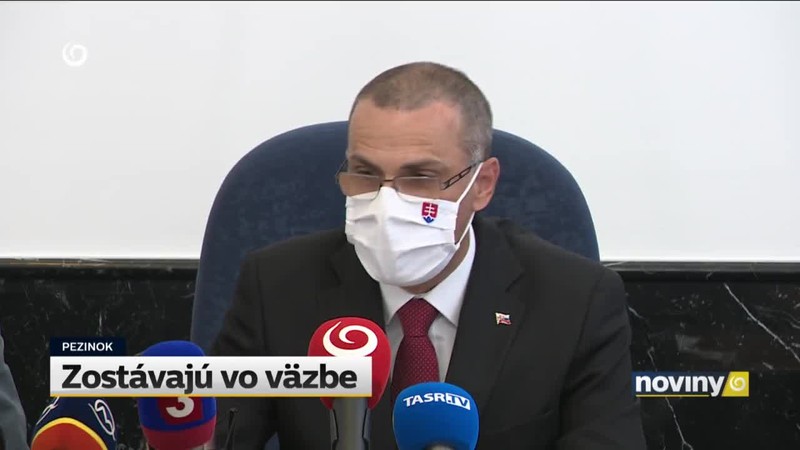 Zostávajú vo väzbe