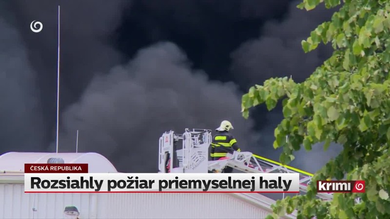 Rozsiahly požiar priemyselnej haly