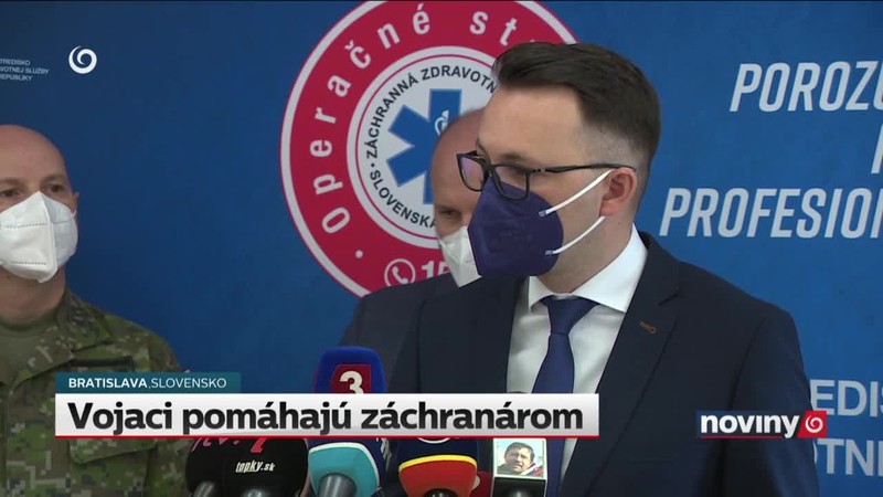 Vojaci pomáhajú záchranárom