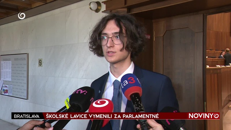 ŠKOLSKÉ LAVICE VYMENILI ZA PARLAMENTNÉ