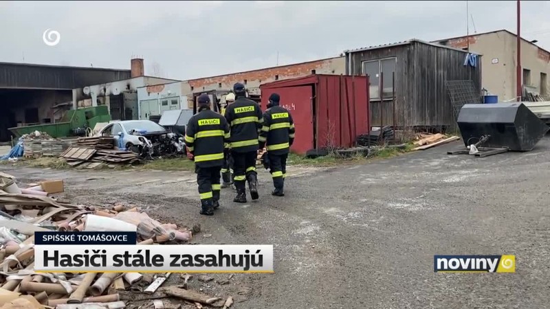 Hasiči stále zasahujú