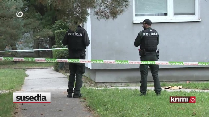 Muža strážia policajti v nemocnici