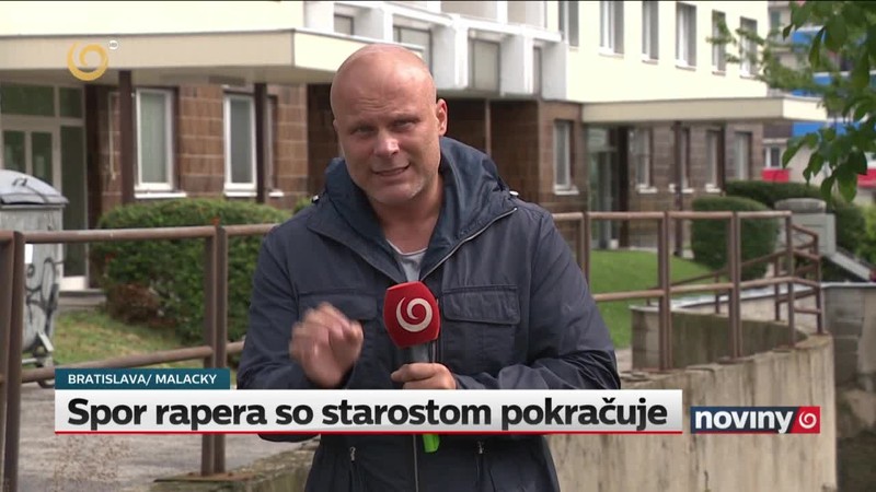 Spor rapera so starostom pokračuje