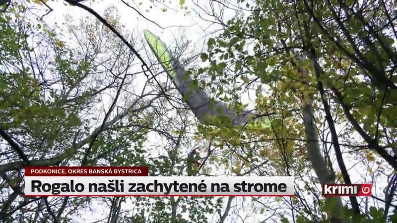 Rogalo našli zachytené na strome