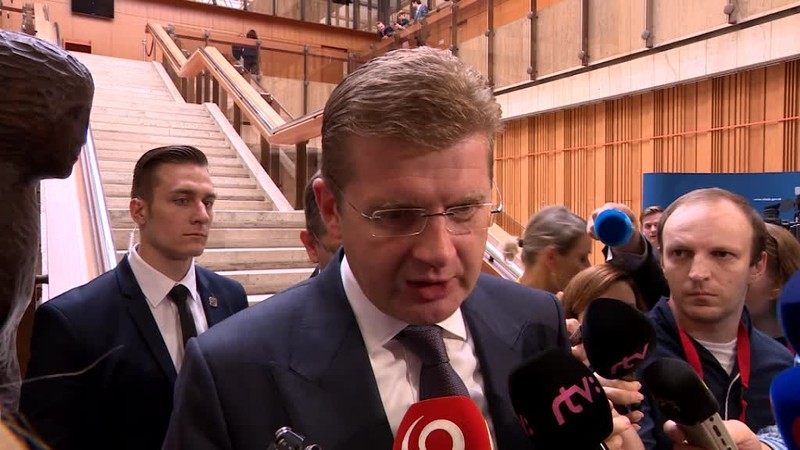 Kauza s miliónovou odmenou pre právnika môže stáť Žigu ministerskú stoličku