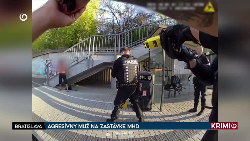 AGRESÍVNY MUŽ NA ZASTÁVKE MHD