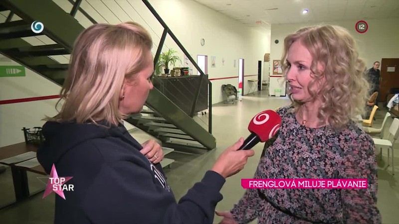 Frenglová miluje plávanie