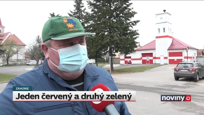 Jeden červený a druhý zelený