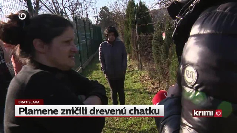 Plamene zničili drevenú chatku