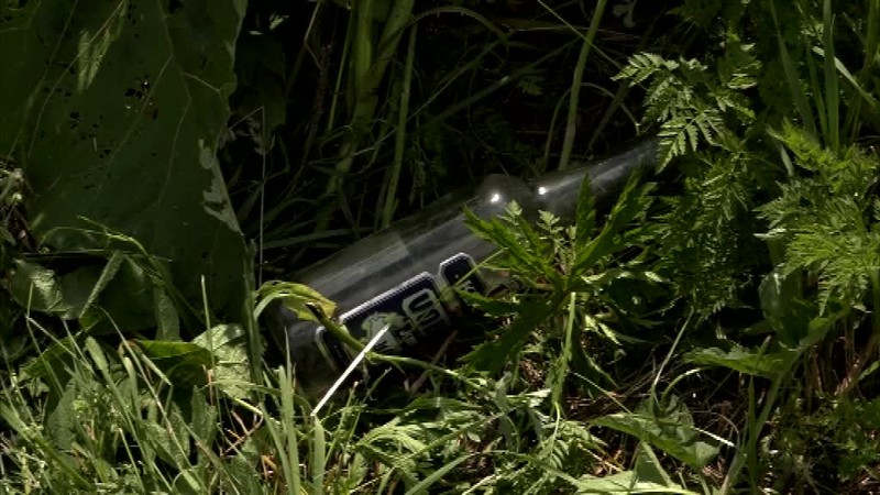 Šestnásťročný mladík vyliezol na elektrický stĺp a chytil sa vedenia