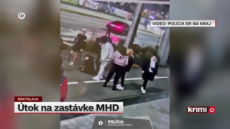 Útok na zastávke MHD