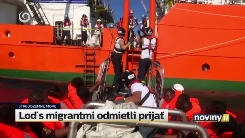Loď s migrantmi odmietli prijať