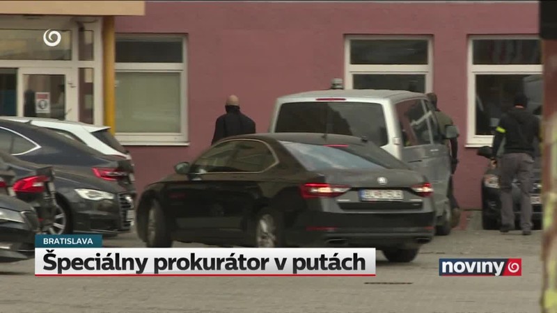 Špeciálny prokurátor v putách