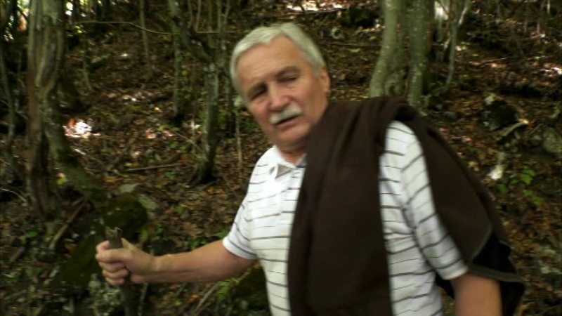 Nehoda terénneho vozidla v lese si vyžiadala obeť