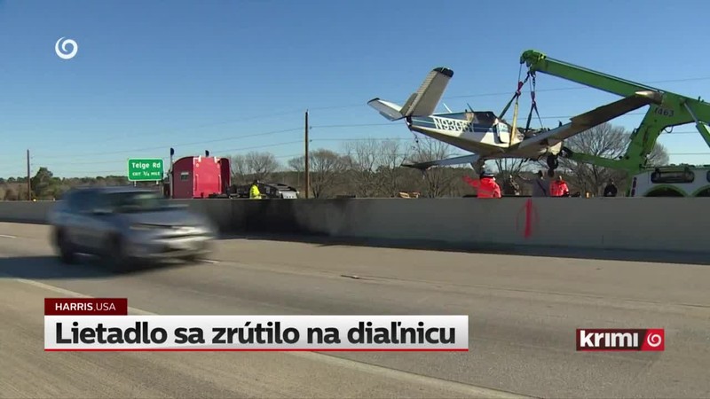 Lietadlo sa zrútilo na diaľnicu