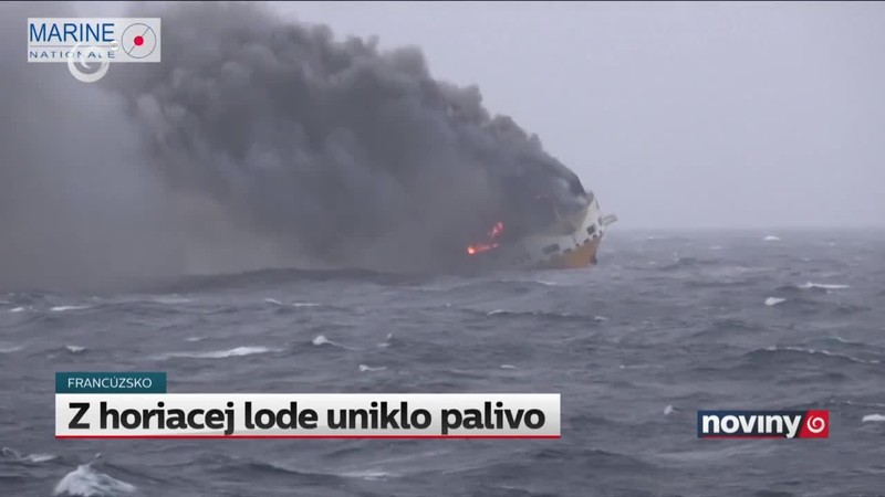 Z horiacej lode uniklo palivo
