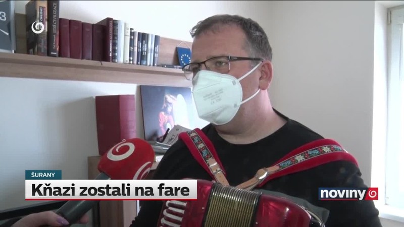 Kňazi zostali na fare