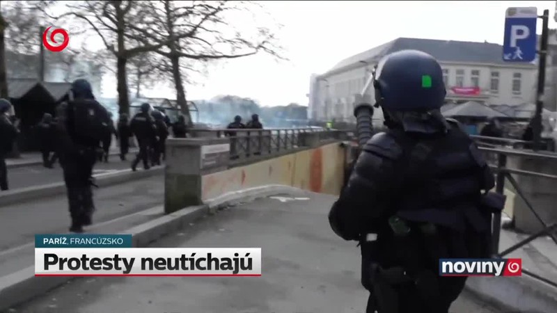 Protesty neutíchajú