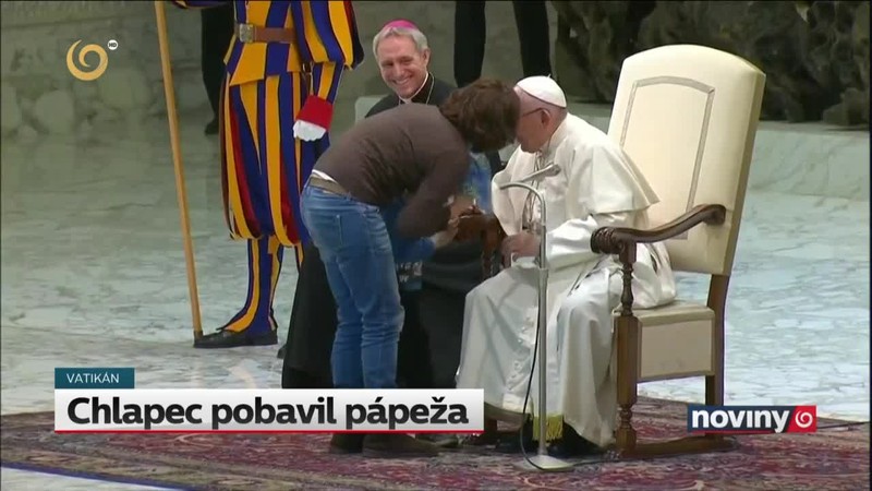 Chlapec pobavil pápeža