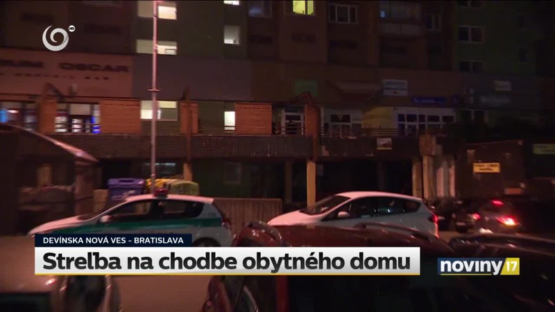 Streľba na chodbe obytného domu