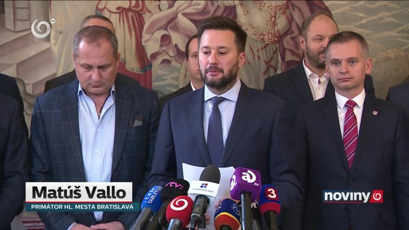 Neodhrnuté chodníky môžete nahlásiť