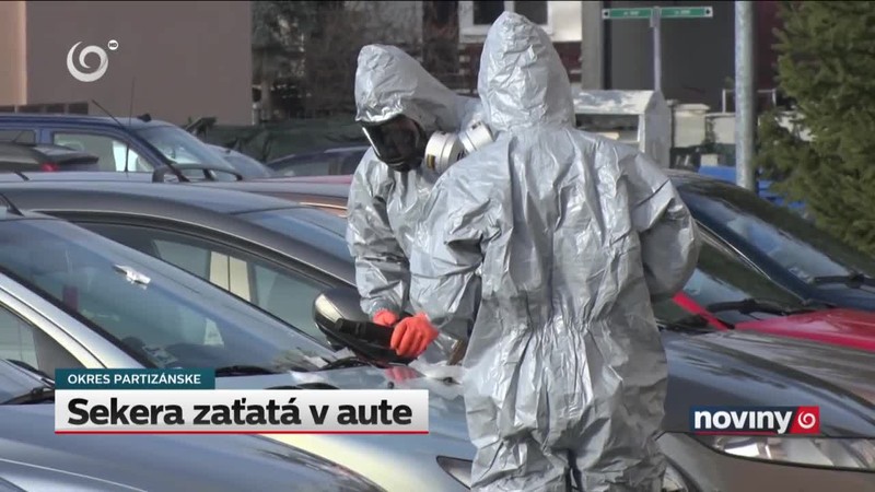 Sekera zaťatá v aute