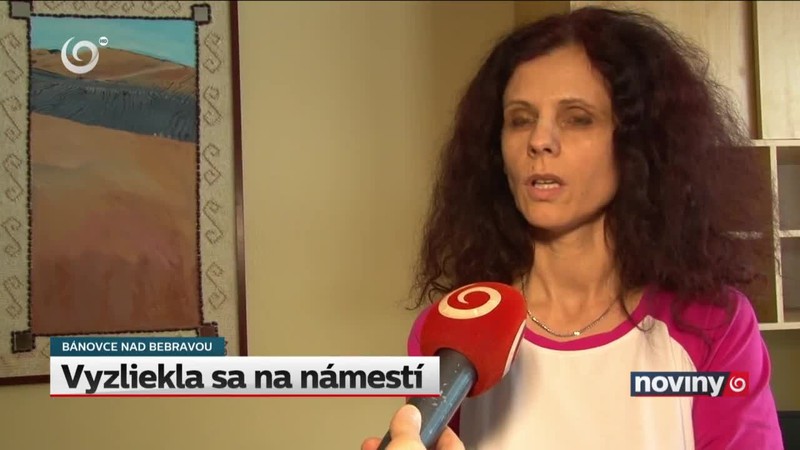 Vyzliekla sa na námestí