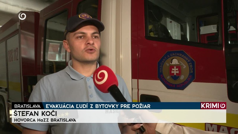 EVAKUÁCIA ĽUDÍ Z BYTOVKY PRE POŽIAR